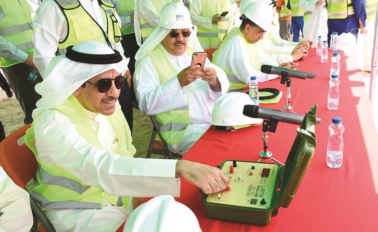م.بدر الوقيان يضغط على زر التفجير﻿