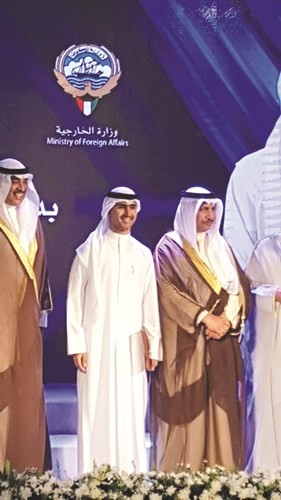 تكريم بدر عزيز الديحاني﻿