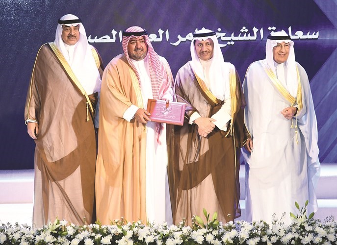 الشيخ ثامر العلي متسلما شهادة تقدير﻿
