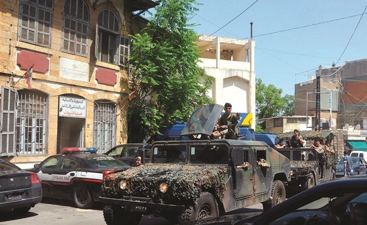 دورية للجيش اللبناني في منطقة الاشكال الامني في الشويفات الذي ادى الى مقتل المواطن علاء ابي فرج	 (محمود الطويل)﻿