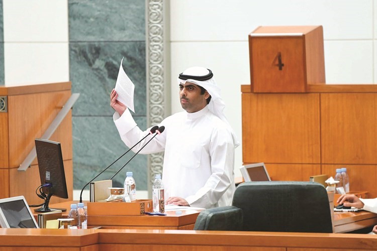 رياض العدساني معارضا﻿