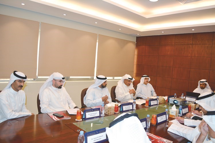 اجتماع المجلس الاستشاري بهندسة البترول