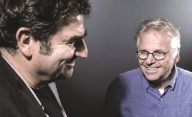 مخرج الفيلم رومين غوبيل (يسارا) والسياسي دانييل كون بينديت﻿