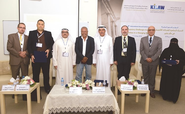 صورة جماعية للمشاركين في الجلسة الخامسة﻿