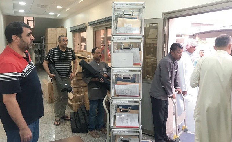 نقل صناديق الاقتراع إلى لجان الانتخابات