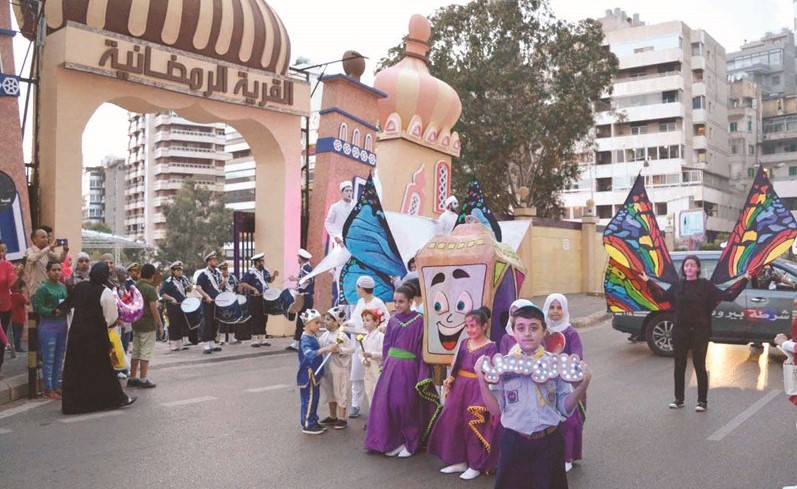 مسيرة رمضانية واضاءة فانوس رمضان في بيروت	(محمود الطويل)﻿