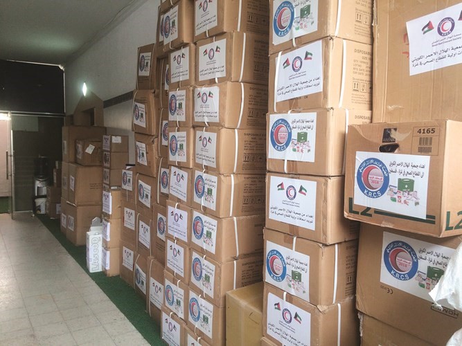 بعض مواد الإسعافات الأولية المقدمة من جمعية الهلال الأحمر الكويتي للمستشفيات الفلسطينية﻿