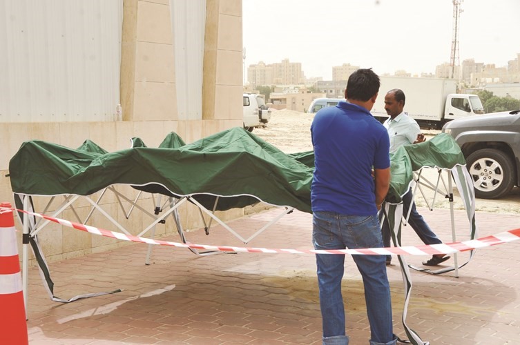 نصب خيمة لراحة الناخبين أمام اللجان ﻿