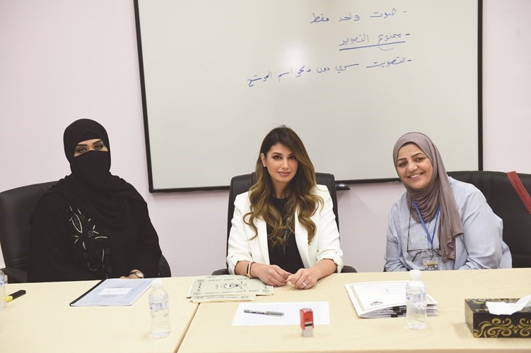 من داخل احدى اللجان النسائية ﻿