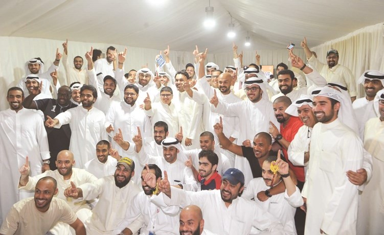  عبدالعزيز المعجلوفرحة الفوز مع ناخبيه ﻿