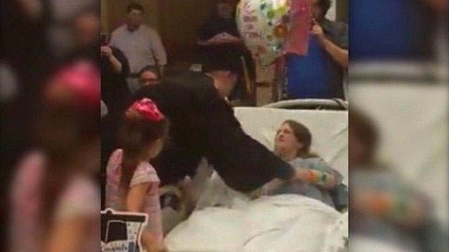 شاهد.. هتاف ودموع .. حلم أم على سرير الموت ومفاجأة تخرج ابنها