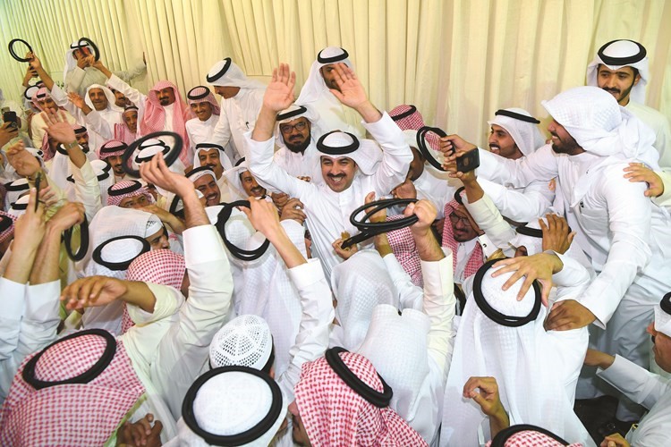 فرحة حمدي العازمي بالفوز في العاشرة﻿
