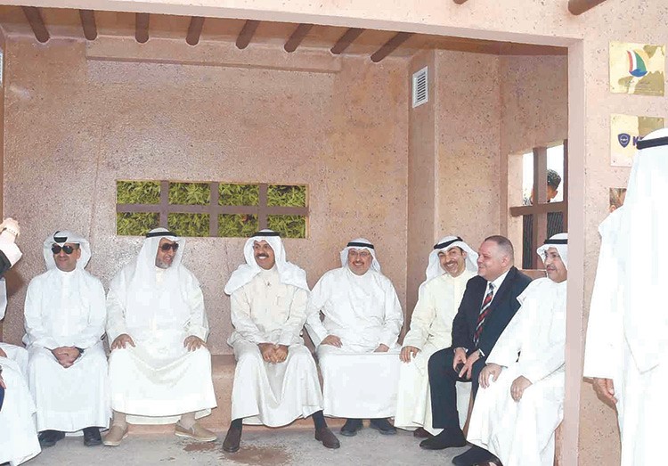 بالفيديو.. محافظة حولي تطلق مبادرة لتطوير مواقف انتظار الحافلات باستخدام الطاقة البديلة