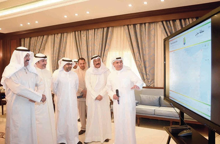بالفيديو.. محافظة حولي تطلق مبادرة لتطوير مواقف انتظار الحافلات باستخدام الطاقة البديلة