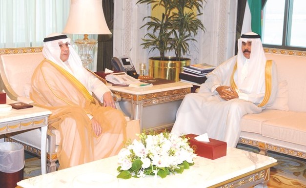 سمو نائب الأمير وولي العهد الشيخ نواف الأحمد خلال استقبال نائب رئيس الوزراء ووزير الداخلية الشيخ خالد الجراح﻿