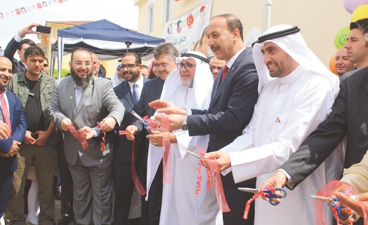 البدر خلال افتتاح مدرسة النجاة بتركيا﻿
