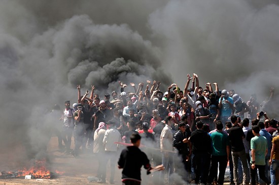 عشرات القتلى والجرحى خلال مواجهات دامية بين الفلسطينيين وقوات الاحتلال في ذكرى النكبة