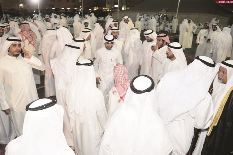 أهالي الدائرة الخامسة يقدمون التهاني ﻿