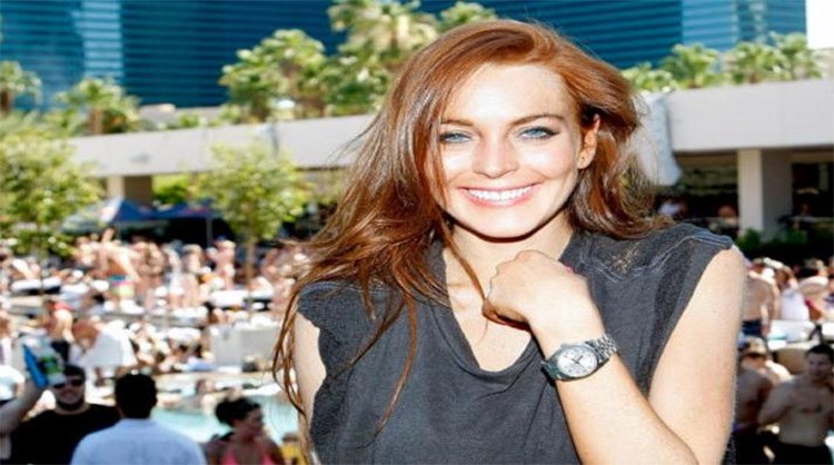 كم يتقاضى هؤلاء المشاهير مقابل الإمضاء أو صورة مع معجبيهم؟