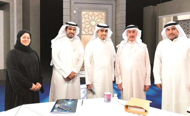 فريق برنامج بالعربي مع غالب مع الأديب خليفة الوقيان﻿
