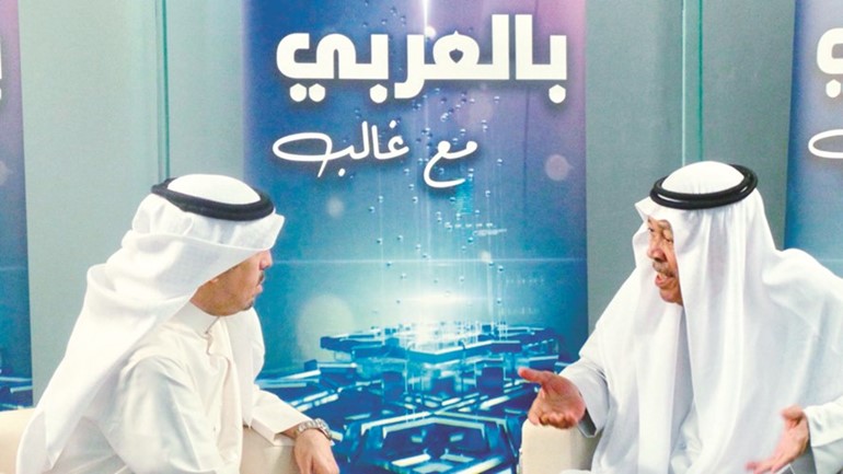 غالب العصيمي مستضيفا الفنان سعد الفرج في إحدى حلقات البرنامج﻿