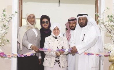 هند الصبيح تفتتح المعرض بحضور سعد الخراز وهناء الهاجري﻿