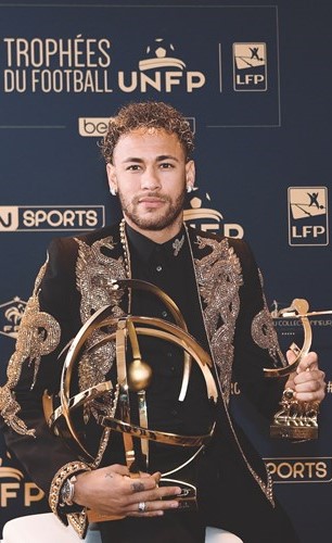بالفيديو.. نيمار أفضل لاعب في فرنسا