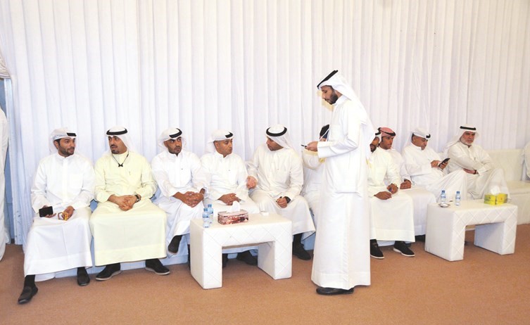 جانب من الحضور في المقر الانتخابي للمحري ﻿