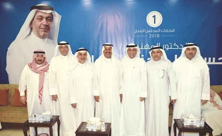 حسام الرومي وأحمد لاري وأسامة العتيبي يباركون ﻿
