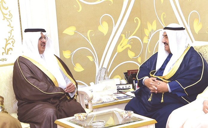 جانب من اللقاء بين سمو الشيخ ناصر المحمد والسفير السعودي ﻿