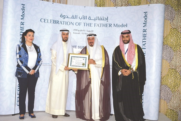 د.محمد العوضي مكرما﻿