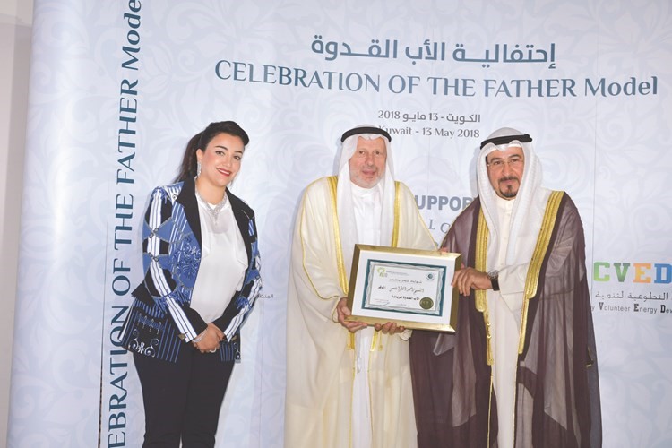 القارئ أحمد الطرابلسي مكرما﻿