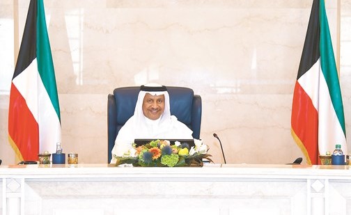سمو رئيس مجلس الوزراء الشيخ جابر المبارك خلال جلسة أمس﻿
