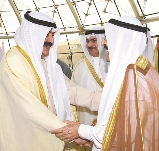  ﻿صاحب السمو مصافحا خالد الجارالله﻿