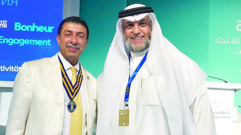 رياض الشرهان وفاروق محمود رئيس المؤتمر الدولي