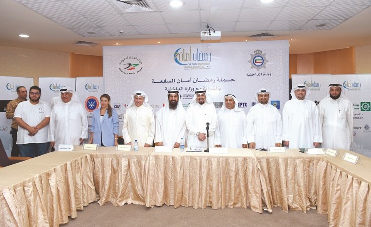 صورة جماعية لممثلي الجهات المشاركة في الحملة خلال المؤتمر الصحافي	(متين غوزال)﻿