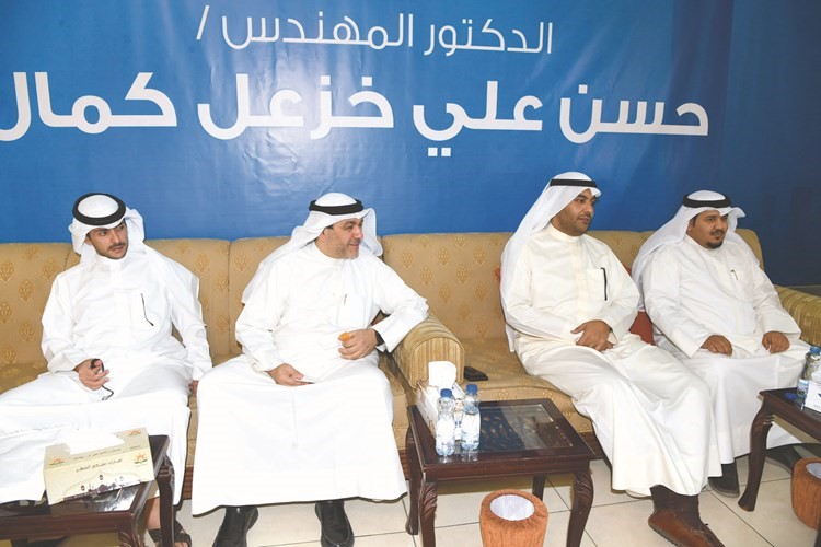 احمد العنزي وعبدالعزيز المعجل ود.حسن كمال وحمد المدلج ﻿