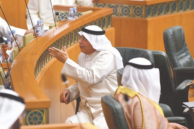الشيخ خالد الجراح خلال الجلسة﻿