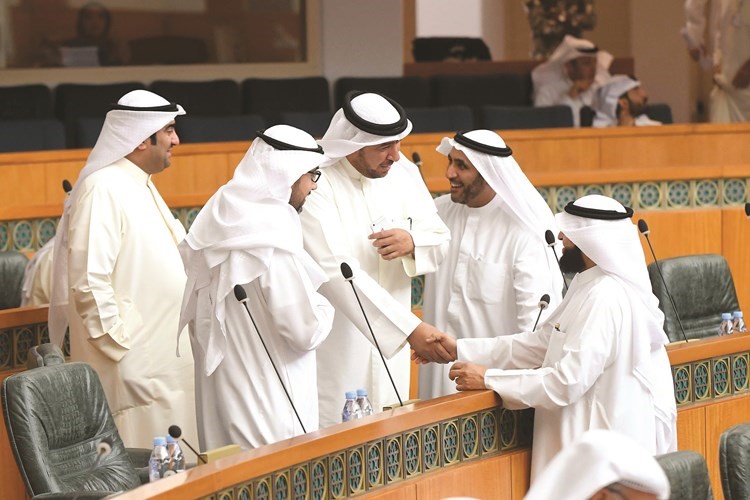 عبدالله فهاد ومحمد الدلال ود. فهد العفاسي وأسامة الشاهين وخالد الروضان﻿