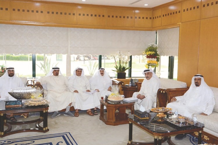 الشيخ محمد اليوسف مستقبلا محمد البغيلي ووفد الثروة الحيوانية﻿