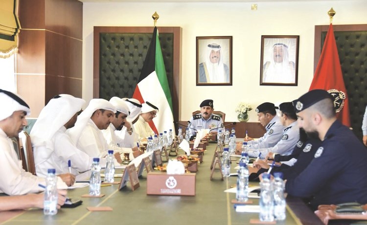 ﻿الفريق خالد المكراد خلال الاجتماع مع ممثلي عدد من الجهات الحكومية واتحاد المكاتب الهندسية﻿