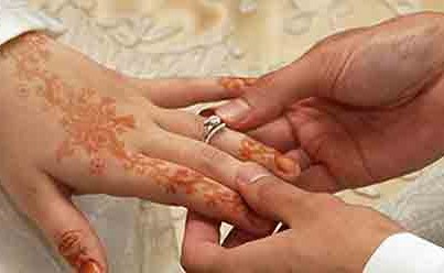 من بينها طلبات"غريبة".. خطّابة خليجية تكشف أسرار زبائنها من الجنسين