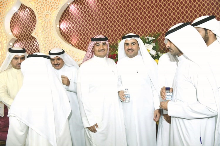 ثامر السويط يتلقى المباركة﻿