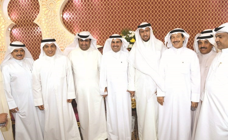 د. فهد العفاسي وخالد الروضان ود. حامد العازمي يهنئون ثامر السويط بعودته بالسلامة﻿