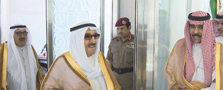 صاحب السمو الأمير الشيخ صباح الأحمد لدى مغادرته البلاد  ﻿﻿وفي وداعه سمو ولي العهد الشيخ نواف الأحمد والشيخ ناصر صباح الأحمد ﻿