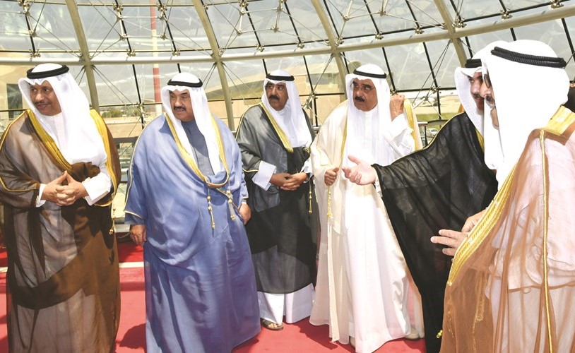 الشيخ فيصل السعود والشيخ مشعل الأحمد وسمو الشيخ ناصر المحمد وسمو رئيس الوزراء الشيخ جابر المبارك في وداع صاحب السمو ﻿