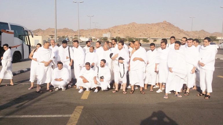 لقطة تذكارية للفائزين بالعمرة﻿