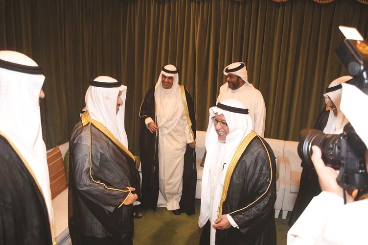 حديث باسم بين سمو الشيخ جابر المبارك والشيخ علي الجراح وأنس الصالح وبعض الحضور﻿