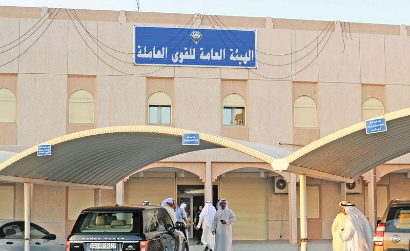 «القوى العاملة»: تجديد إذن العمل قبل انتهائه بـ 6 أشهر وإيقاف استقدام العمالة تحت سن 30 بداية يوليو