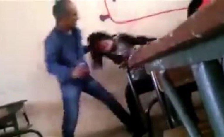 بالفيديو.. مغربي يجر تلميذته من شعرها ويسبها بألفاظ نابية